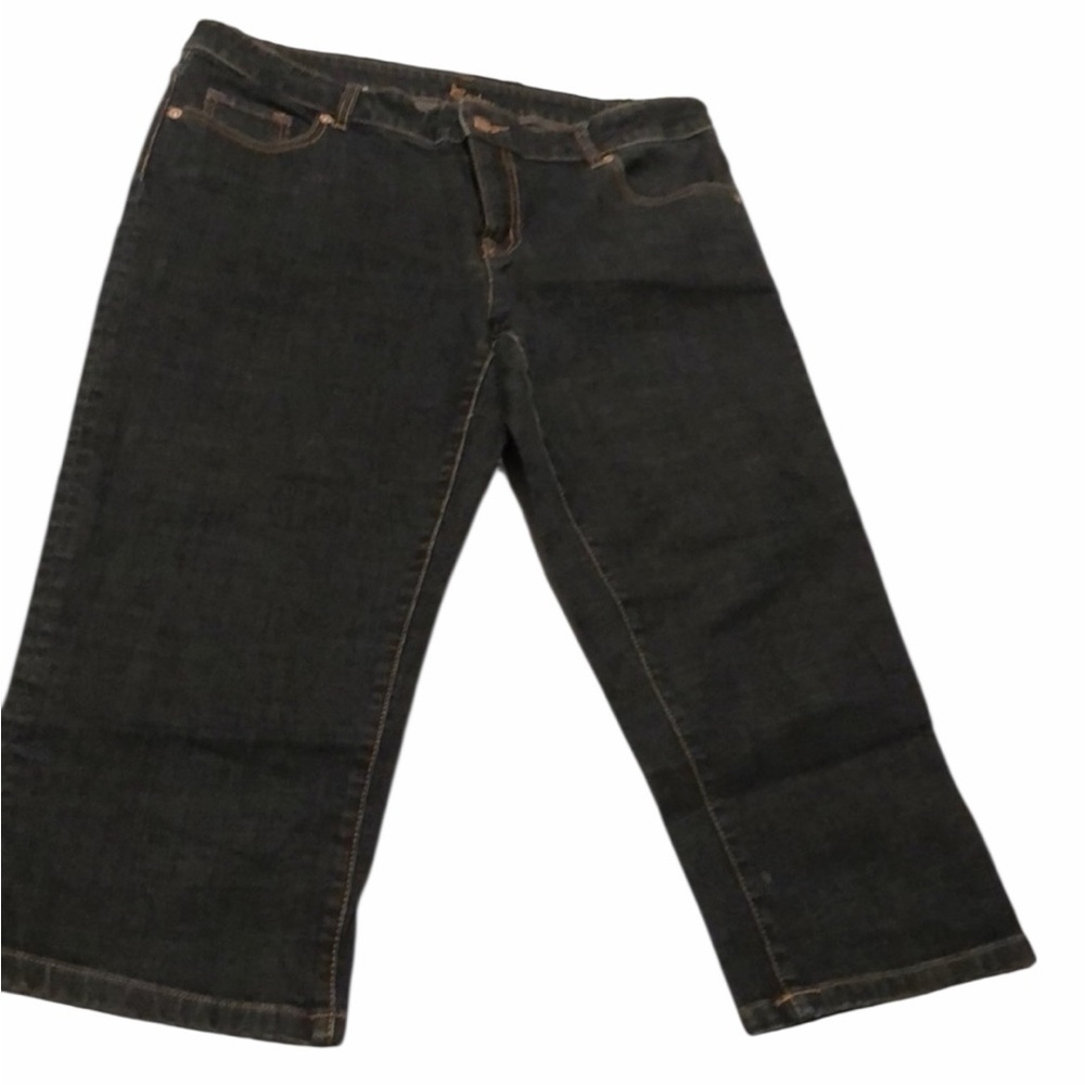 Cache  size 10 dark denim jeans classic Capri bling pockets, fits 10-12
